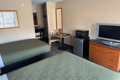 Image de 3 Group-Friendly Rooms Near I-40 w/ Free Parking & Breakfast, Pets Allowed