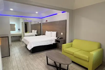 Image de 2 Houston Rooms w/ Free Parking | Near Sam Houston Race Park – 1. 6 miles away