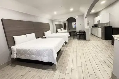 Image de Northwest Houston Comfort | Shopping Access, Race Park & Local Dining Nearby