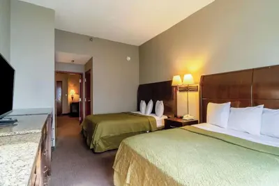 Image de Family-Friendly Units | Near Asu, Turtle Creek Mall, and Nea Baptist | 3 Units