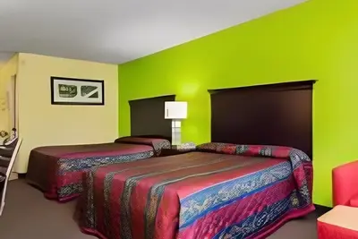 Image de Pet-Friendly Rooms for Groups! | Free Parking | Minutes from Sumner Crest Winery
