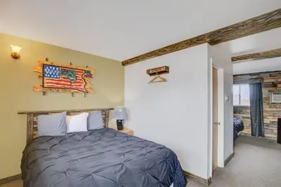 Image de Affordable Chamberlain Room for Families & Pet Owners, w/ Free Parking