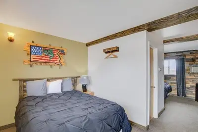 Image de 2-Room Chamberlain Stay w/ Free Parking – Easy Access to I-90 for Travelers