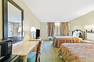 Image de Pet-Friendly, Comfortable Room Near Local Spots – Great Value for Your Stay