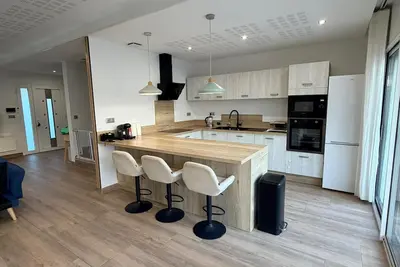 Image de Villa  Moderne de 120m² avec jardin, 3 chambres. 8 Voyageurs proche de Lyon