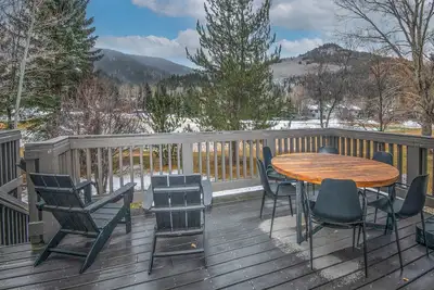 Image de Ski • Golf • Hike • Mountain Views + Hot Tub