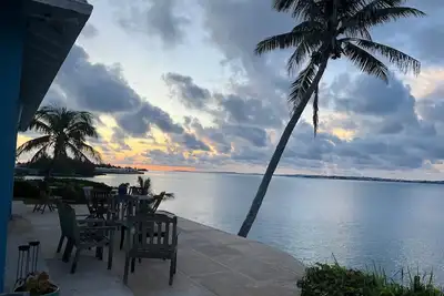 Image de \"MasterView\" a Waterfront Retreat - 2 Bed/2Bath Home on the Sea with Hot Tub