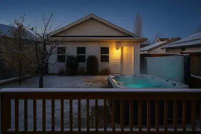 Image de Group Retreat near Wem | Hot Tub, 2 Kitchens, 3 Lounges, Fire Table • Sleeps 14