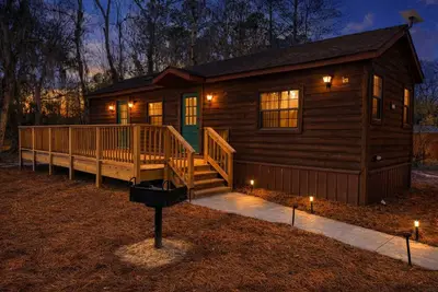 Image de Disney Fort Wilderness Cabin – The Outpost (30 mins from Beach)