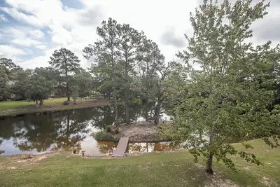 Image de Golf & Relax! Lake Views! Next door to Diamondhead Country Club! Studio Condo.