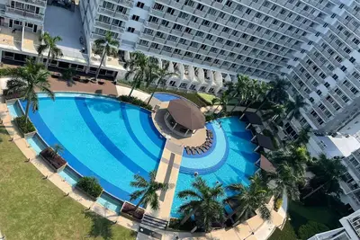 Shell Residences Moa 14th C 1br with balcony pool view By darpm