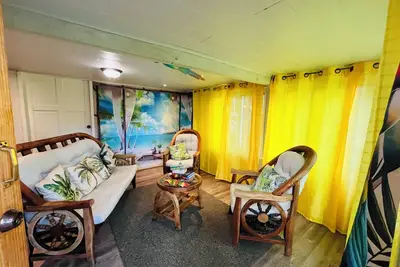 Image de Caribbean 2 bedroom suite, Bay view, private dock, main floor.