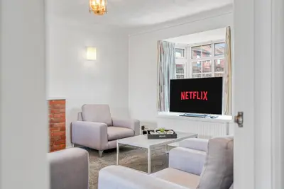 Image de Cozy 3 Bedroom Retreat Family-Size House