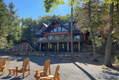 Lake front luxury log home in quiet area