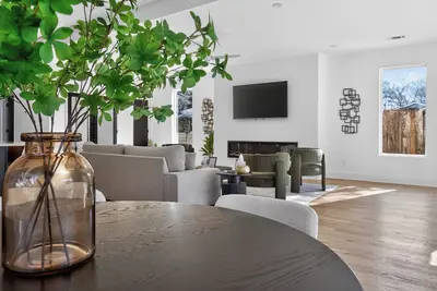 Image de Atl 3br 4ba, Flex Office, Garage, 1gbs Internet, Mins to Beltline, Dntwn & Hosps