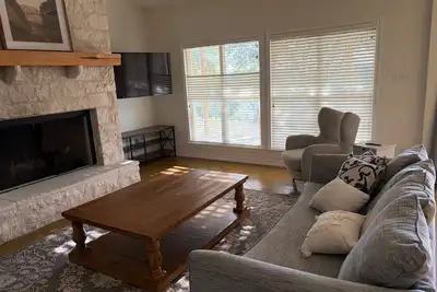 Image de 3-bedroom west Austin house in charming Bee Cave with cool Ac and epic views!