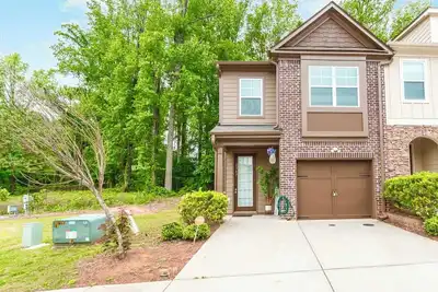 Image de 3-bedroom Modern Townhome in charming Lithonia!