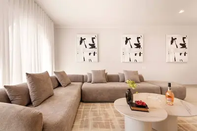 Image de Breezy 3br Apartment with two balconies at 7 Harav Kook In City Center