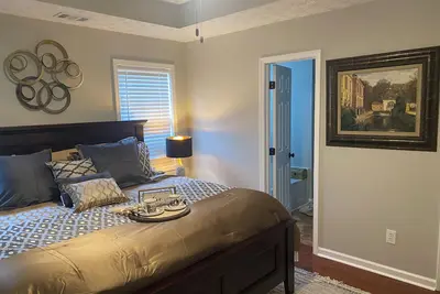 Image de 4 bedroom beautifully furnished home on over an acre. Close to 1-85 and Athens.