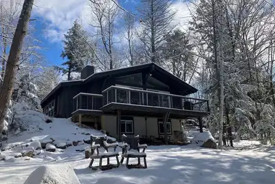 Image de Newly-renovated, family-friendly 3 bed 2 bath chalet in peaceful private setting