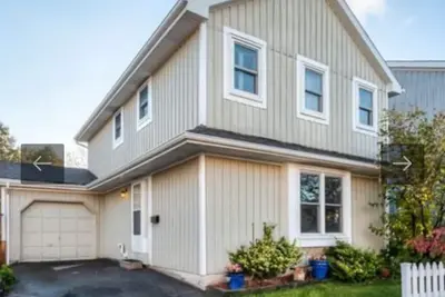 Image de Modern  4Bdrm 3 Bath Family Home in quiet area in Meadowvale with kids play room