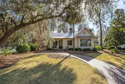 Image de Charming Pet-Friendly Cottage, great location near Wilson Lawn & Racquet Club