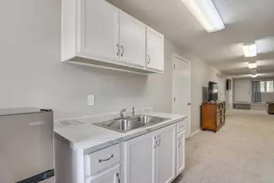 Image de 1-bedroom in-law apartment one mile from branson landing, quiet neighborhood