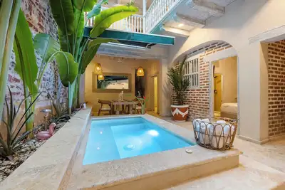 Image de Casa Luna - Luxury 6br House w/ 2 Jacuzzi in the Walled City