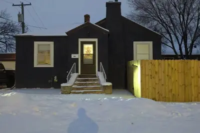 Image de Terrific-Vintage Stucco home in the center of Bismarck, Nd.