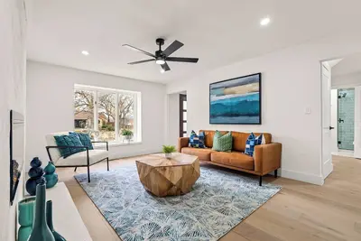 Image de Fully Renovated Furnished Home in Hurst – Perfect for Mid-Term Stays