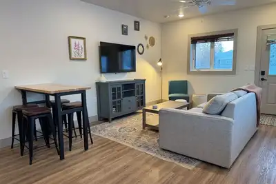 Image de Clean and Cozy Two Bedroom Duplex in West Fairbanks