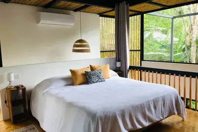 Image de Comfortable, Modern Vibe & Well Located