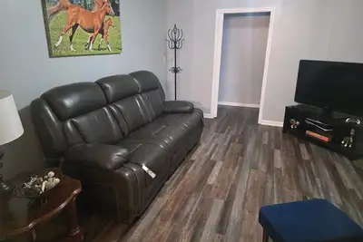 Image de 3-bedroom house in lovely Frankfort close to everything