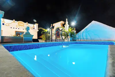 Image de Casa Milano - 5br Luxury House w/ Rooftop Pool, Cook & Security