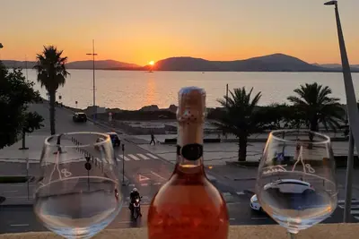 Image de Sitting in front of the sea