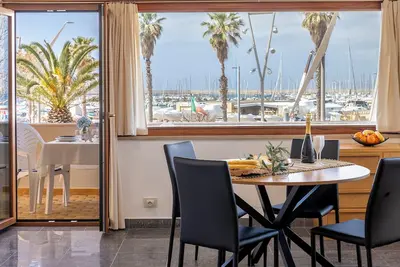 Image de Smile on the harbor