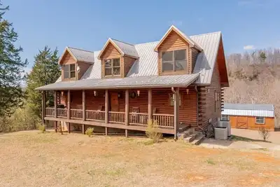 Image de River Trail Lodge-Mountain Chalet Log Home by the New River & Trail