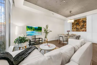 Image de Luxury 2 Bed & 2 Bath | Parking | Downtown Toronto
