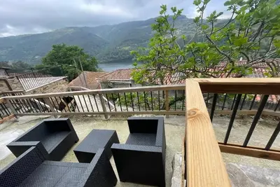 Villa in the Ribeira Sacra, O Batel
