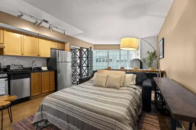 Image de RivetStays | The Pantages Luxury Suite – Downtown Studio Condo