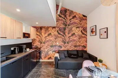 Lyon Est Élégance – Parking & Confort