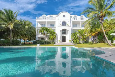 Love Beach Luxury 3br Condo - Step to Beach & Pool