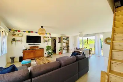 Image de Maison ensoleillée dans un hameau verdoyant