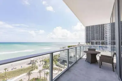 Image de Front-Row Ocean Experience in a Low-Floor 2br