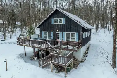 Image de Vermont Mountain Escape – Spacious Duplex with Privacy & Amenities