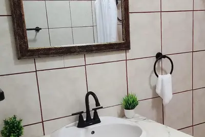 Image de Spacious 2-bedroom apartment in Sint Eustatius with beautiful sunset views