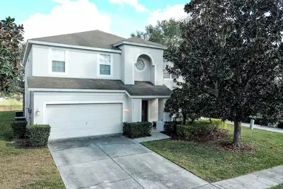 Image de 6 bed 4 bath pool spa home with lakefront view clubhouse 2 mins walk!