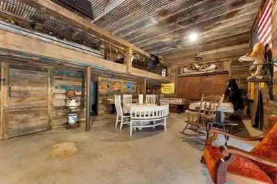 Image de Shop Creek Livery: Includes 1 Utv