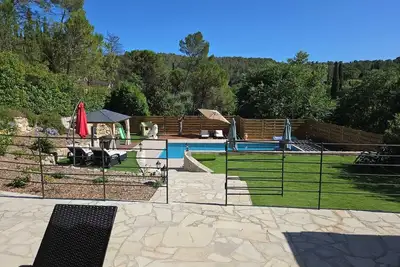 Image de Belle villa climatisée avec piscine  au calme