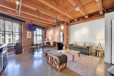 Image de Trendy Open Concept Loft in Historic Gastown